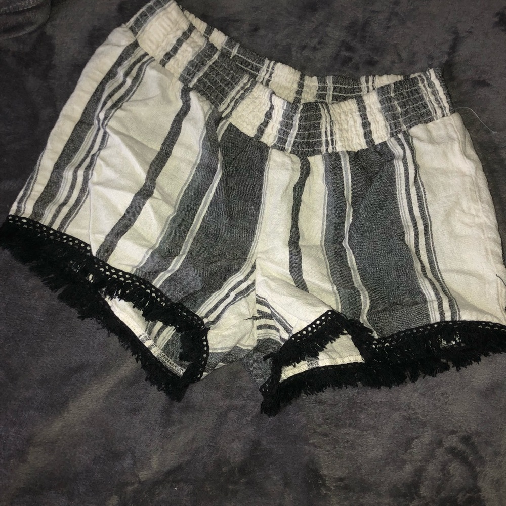 stripped stretchy shorts with fabric on bottom